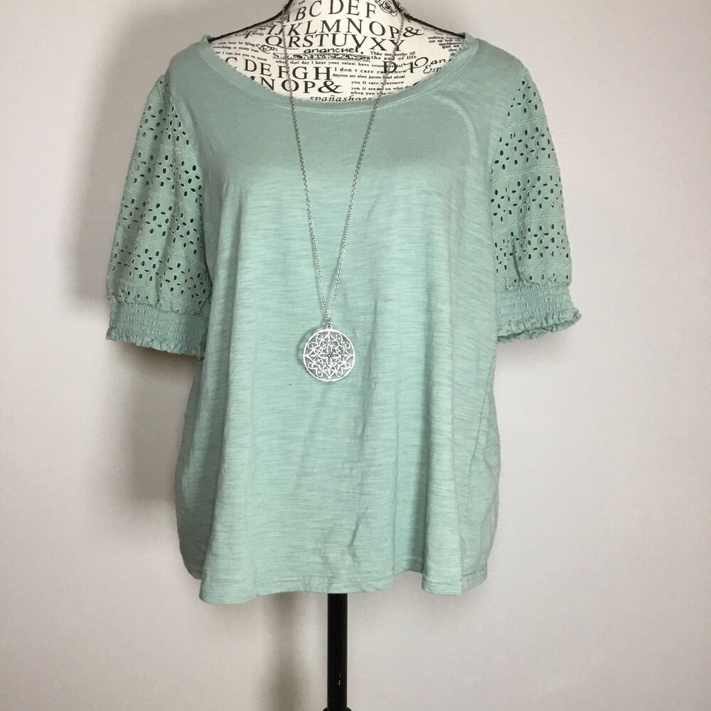 Sage green eyelet lace top cotton short sleeve scoop neck stretchy summer M